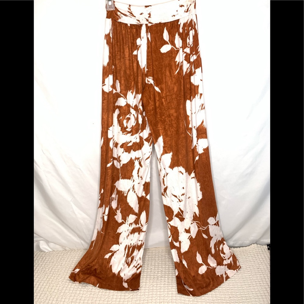 Wide Legged Womens Pants Size M